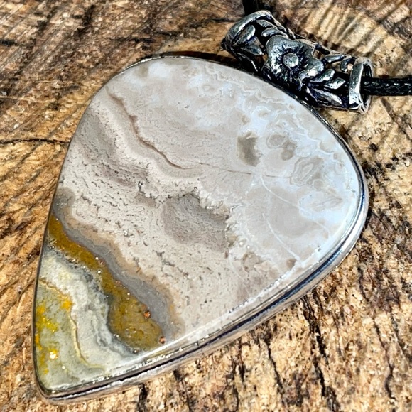 Beautiful Gray & Yellow Bumblebee Jasper 2 1/4” - Picture 10 of 17